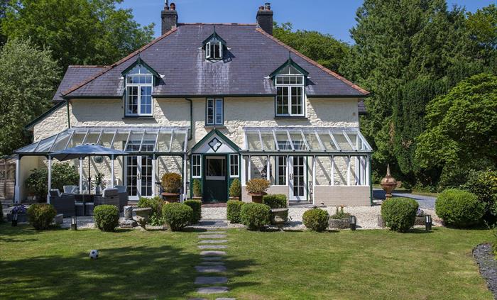 The Cors Country House